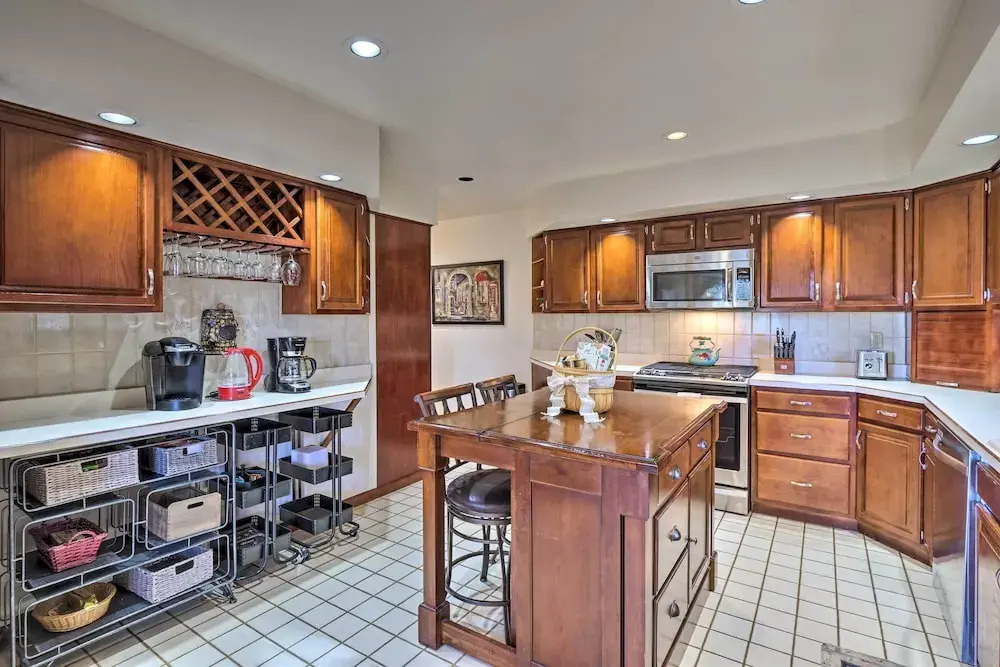 Expansive Mountain Retreat w/ Views of Pikes Peak!