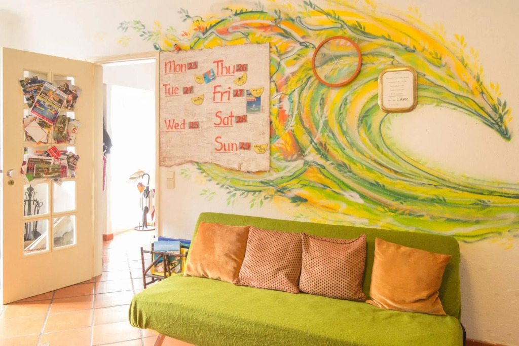 Ljmonade Hostel