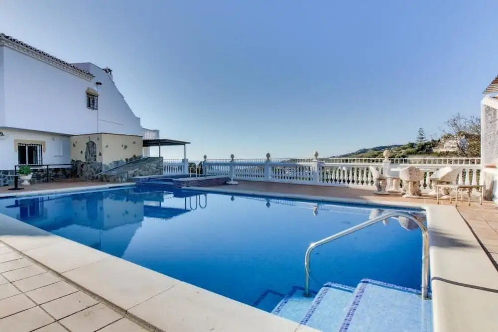 Villa Media Legua
