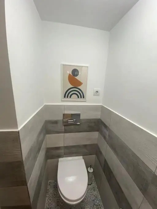 Ultracentral Studio Apartment in Victory Square