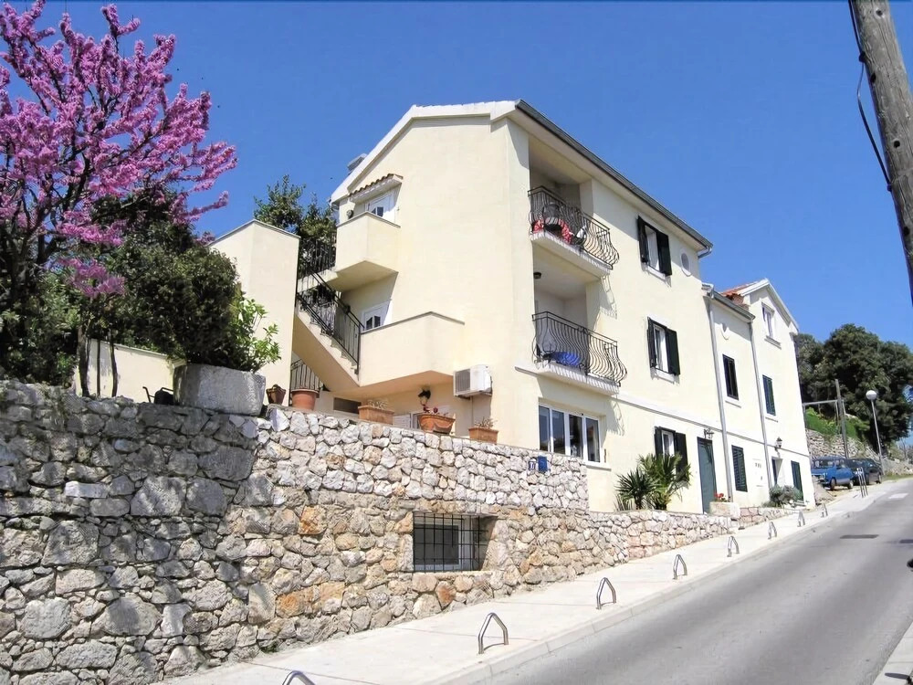 Apartments Depikolzuane