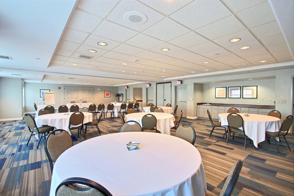 Holiday Inn Express Hotel & Suites Milwaukee Airport, an IHG Hotel