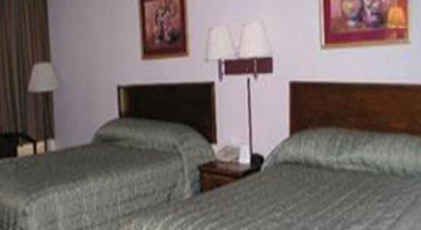 Budget Host Inn and Suites Memphis