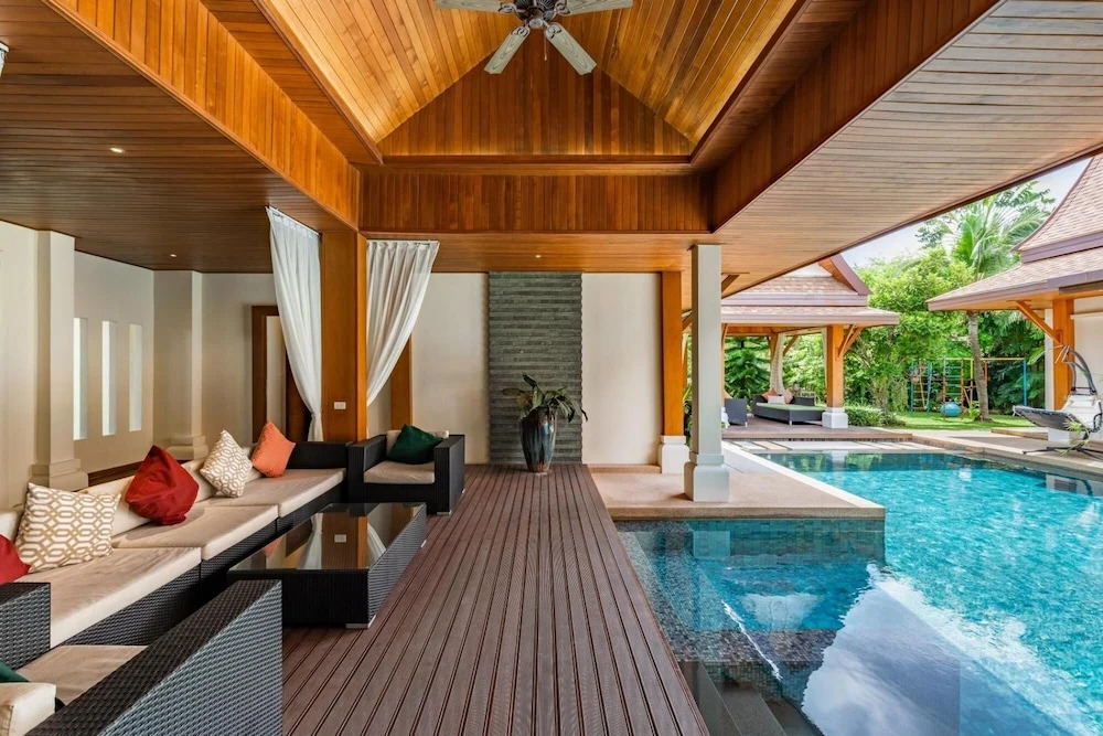 Champagne Villa Luxurious Tropical Pool Villa
