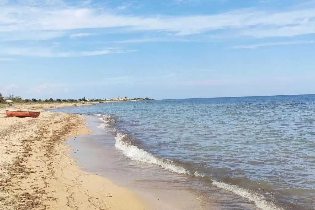 Seaside Villa with Hot Tub, 5mins walk from the sea