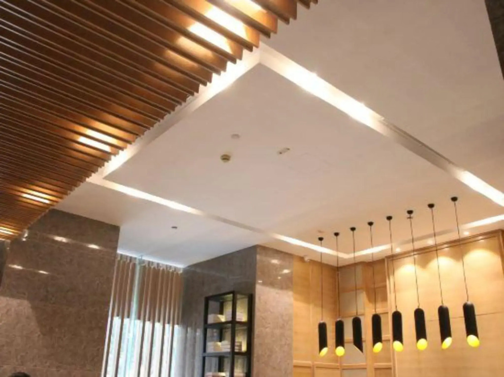 Earl Holiday Inn (Wuhu High speed Railway Station Tianmenshan Road Subway Station Store)