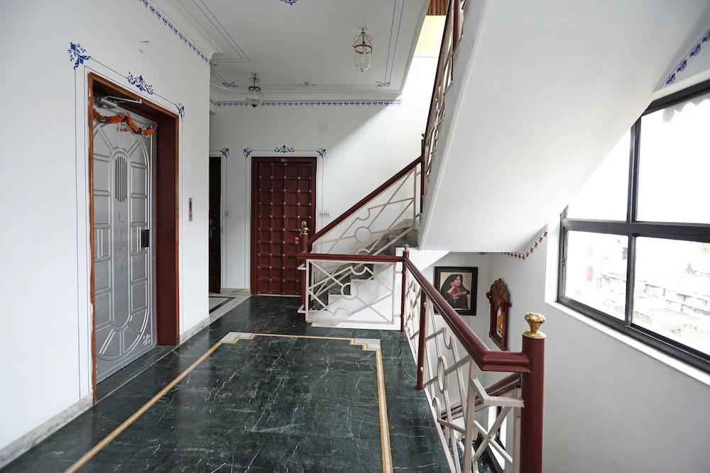 OYO 3942 Hotel Baba Palace