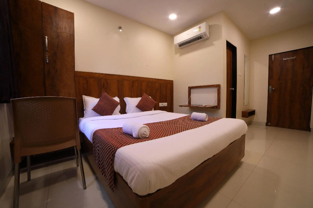 OYO 8757 Prakash Inn