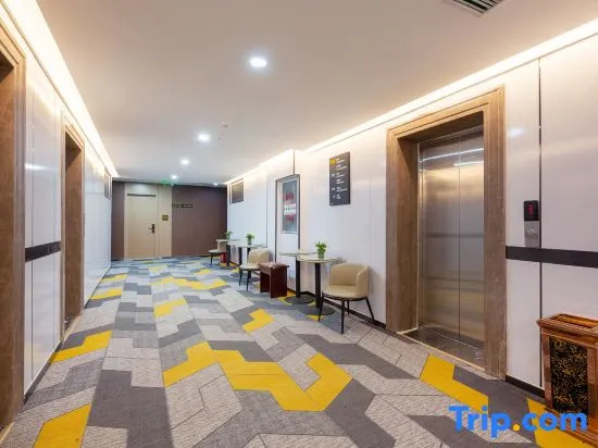 IU Hotel (Shijiazhuang Beiguo Yizhuang Canal Bridge Station/Tiedao University Subway Station)