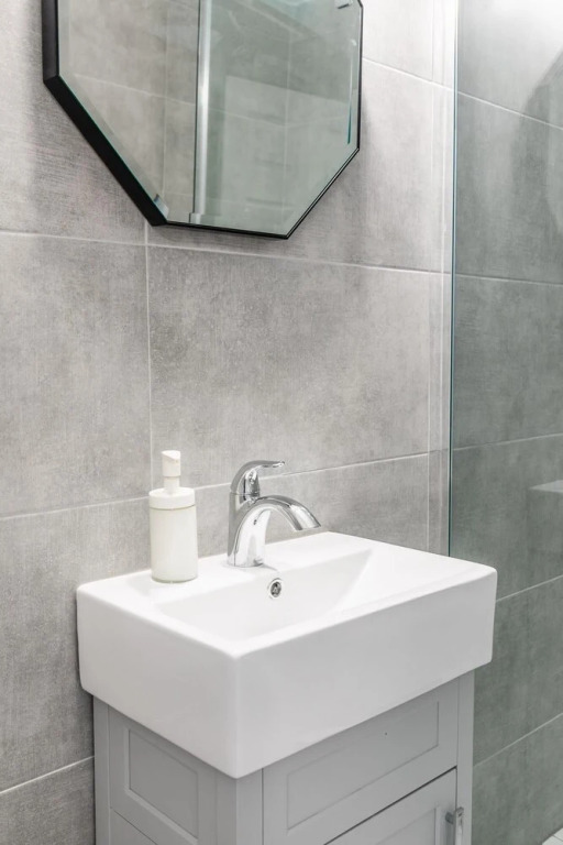 1BR Boutique Apt - Within DT Hamilton