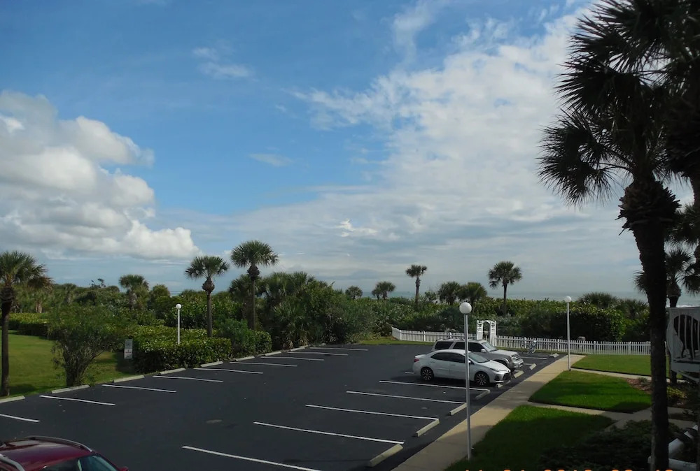 Royal Mansions Resort