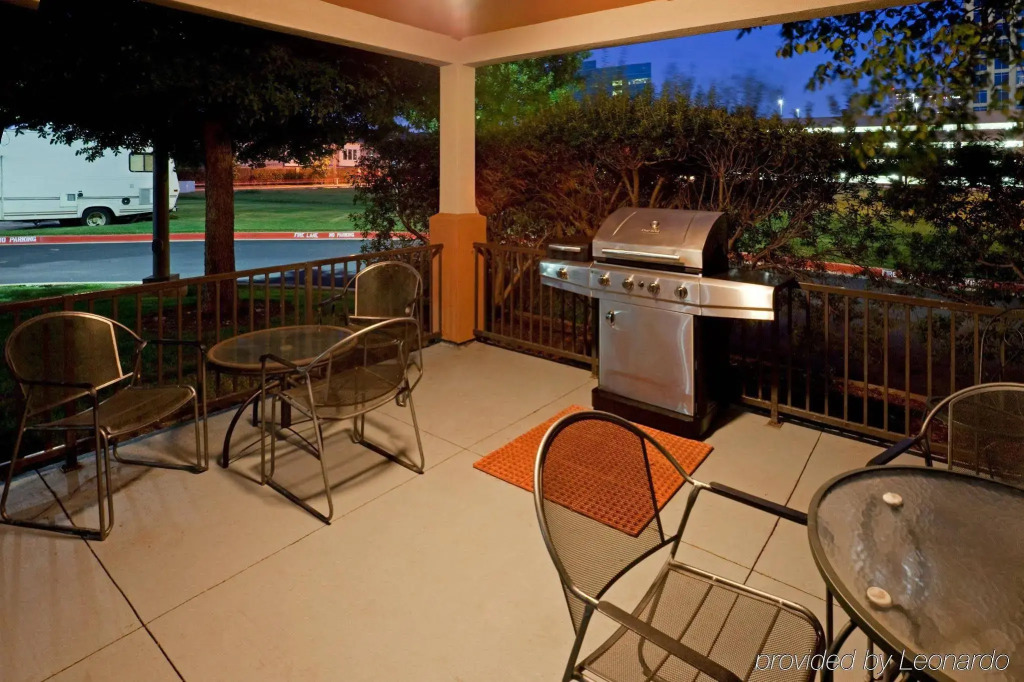 Sonesta Simply Suites Dallas Galleria