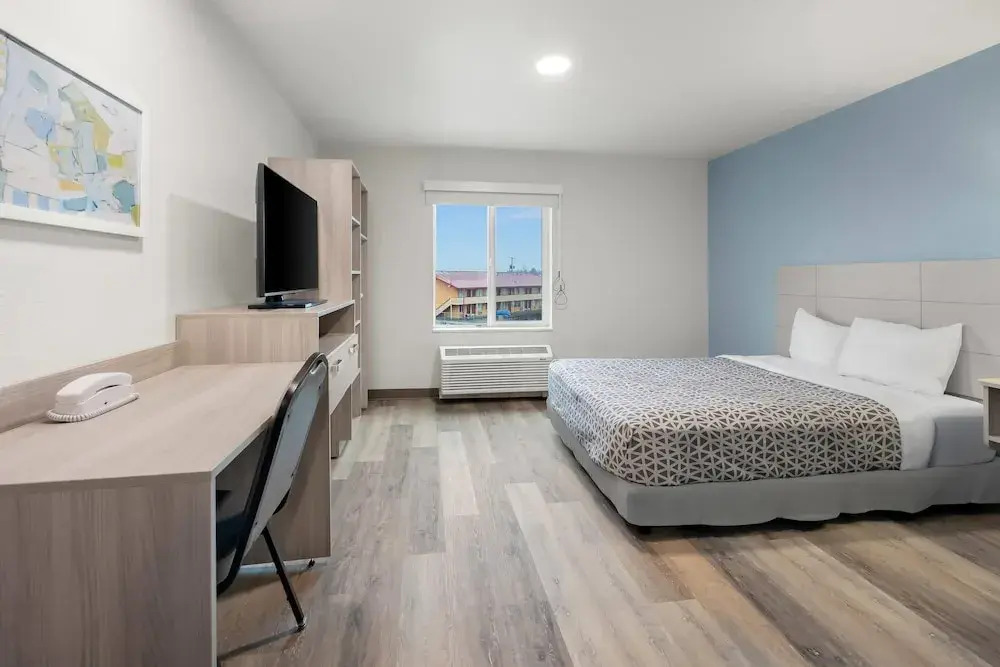 WoodSpring Suites Medford near I-5
