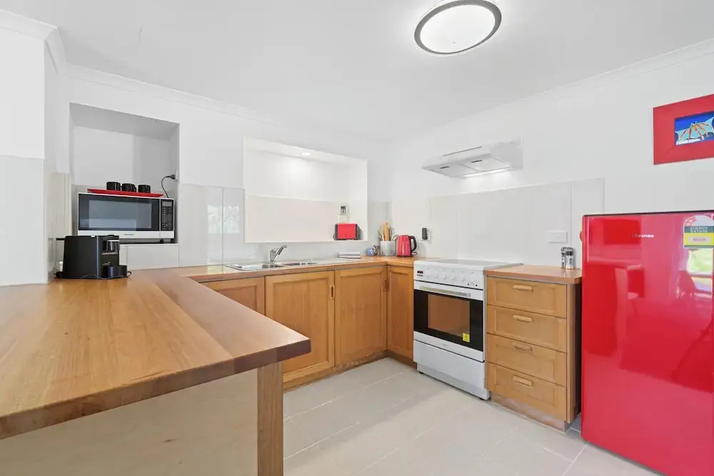 Charming Maning Ave - 2 Bedroom Unit