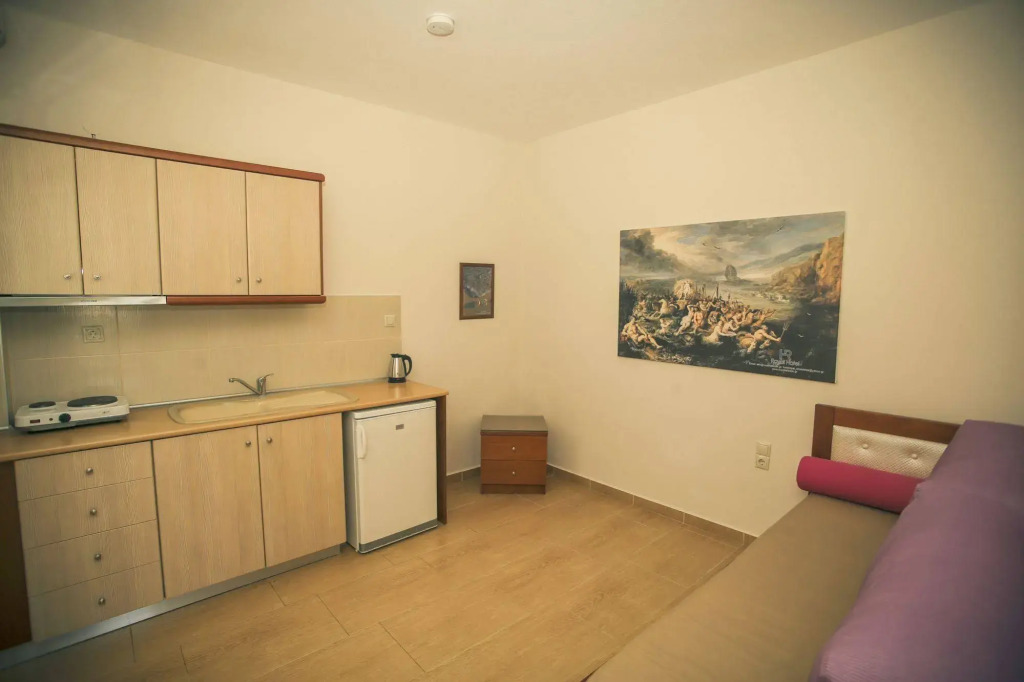 Royal Hotel and Suites