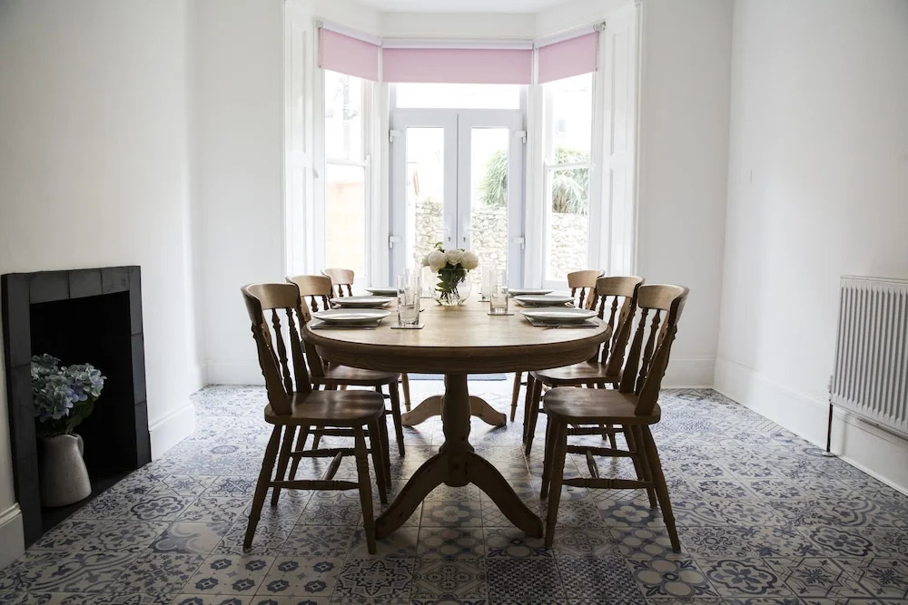 The Pink Door Seaside Holiday Home