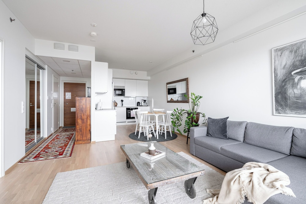 Fabulous 1BR Apt with Sauna & Views