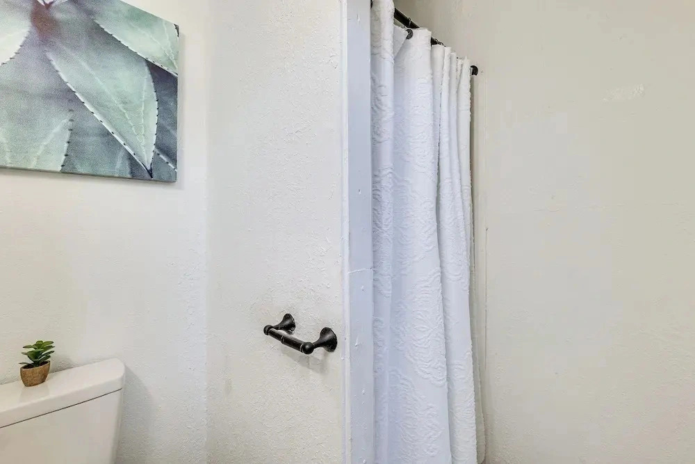 Walk to Winter Haven Hospital: Convenient Apt