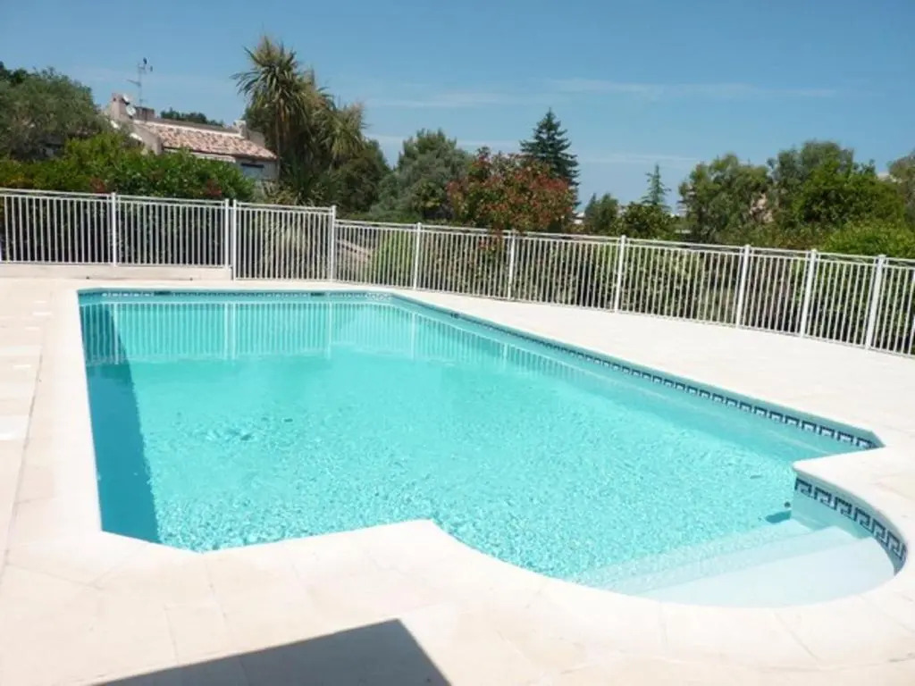Joli 2p dans résidence calme et securisée avec piscine
