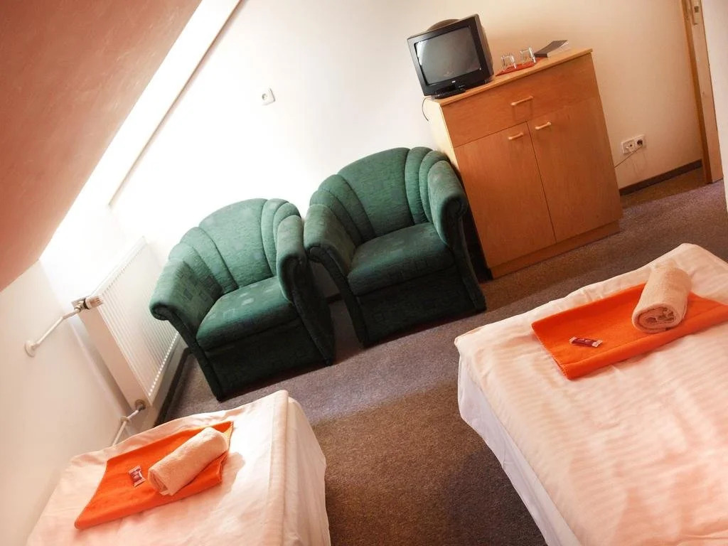 Hotel Dermot