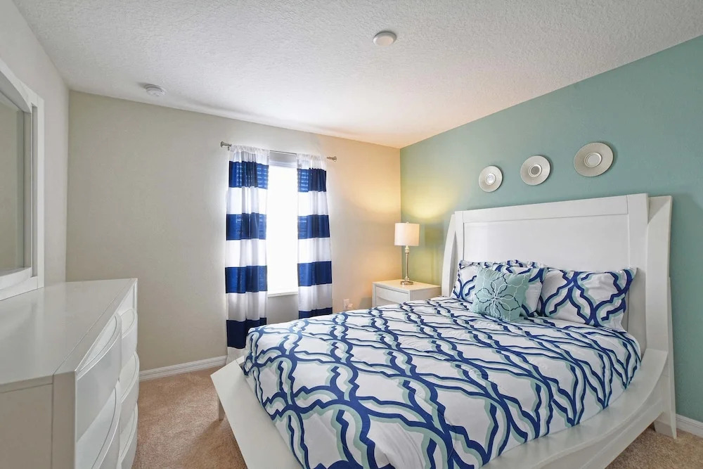 Storey Lake 4 Bedroom Townhome w Splashpool - 1618ST