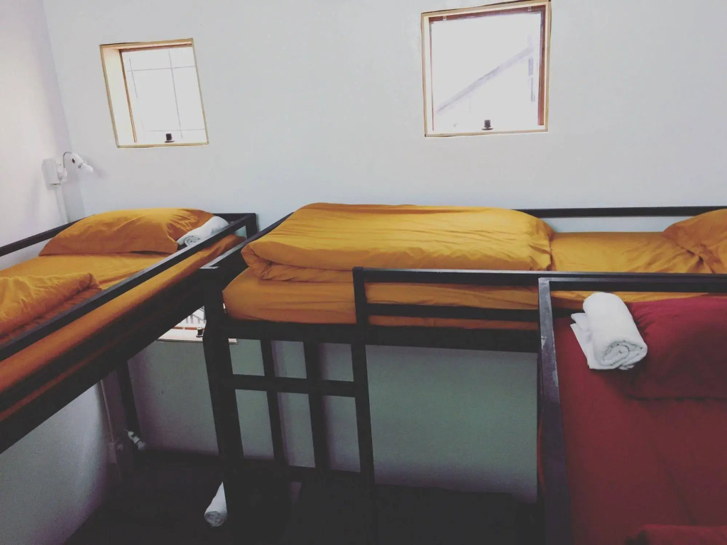 Yolo Hostel n Bar