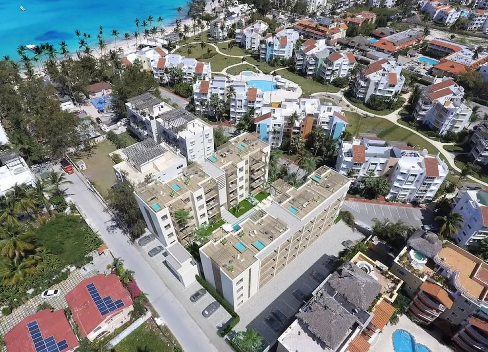 Luxurious Pent House Steps From The Beach. C4