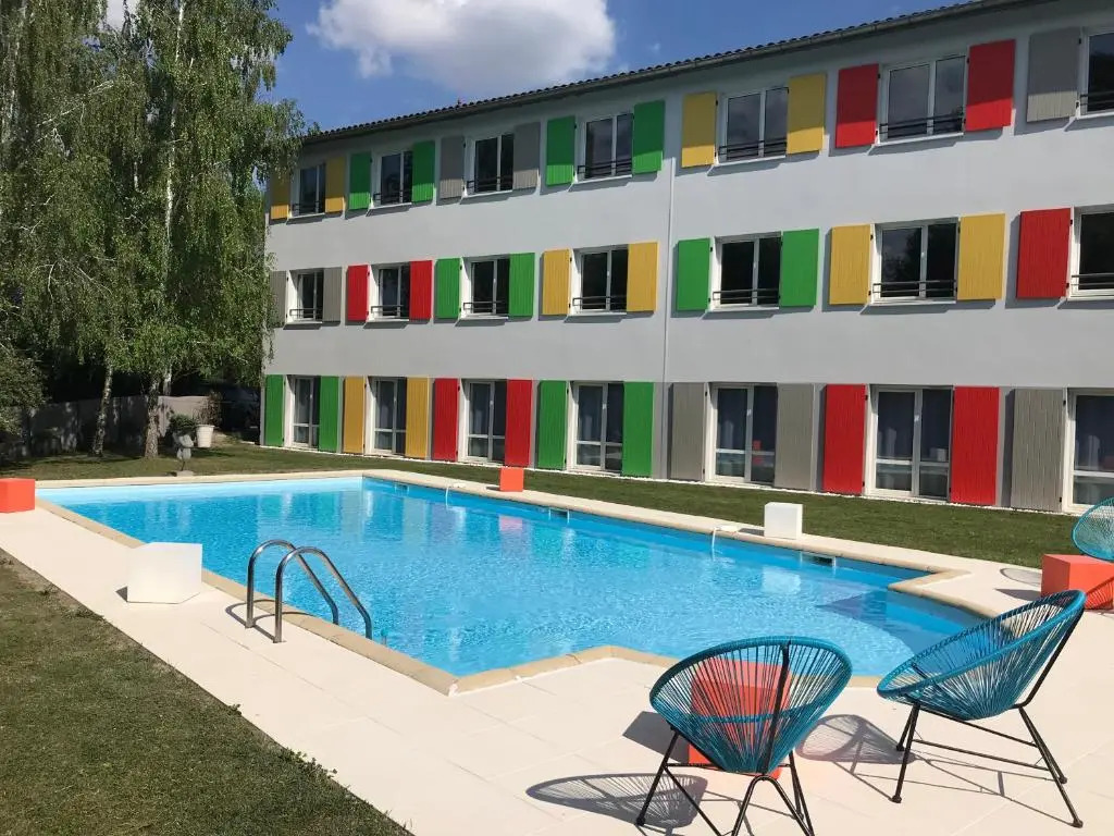 Hotel Full Colors