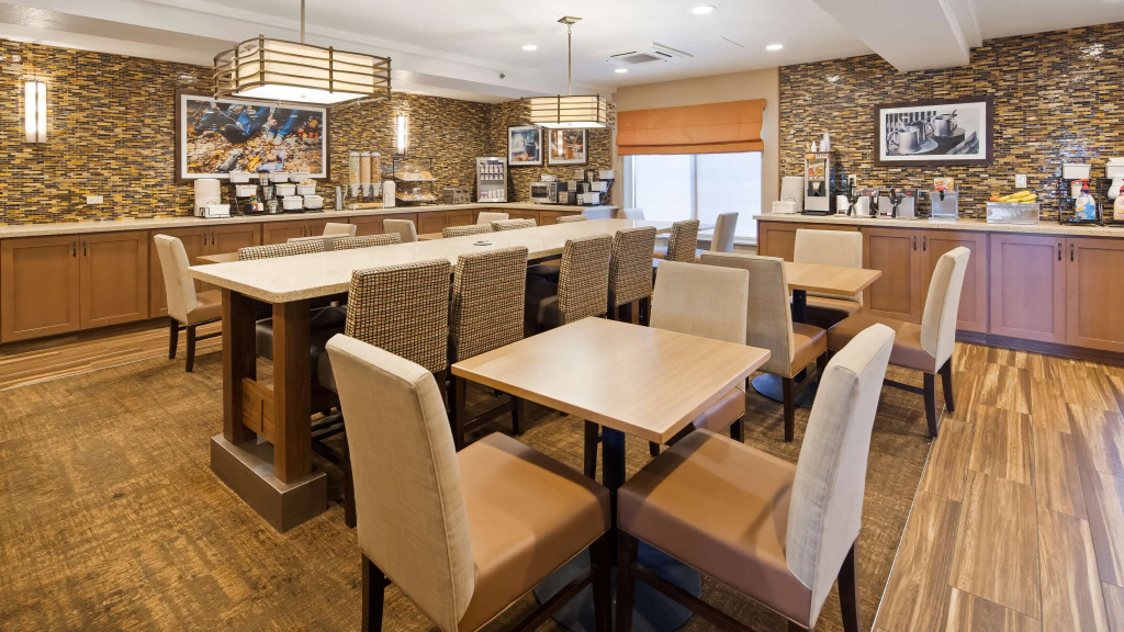 Best Western Plus CottonTree Inn