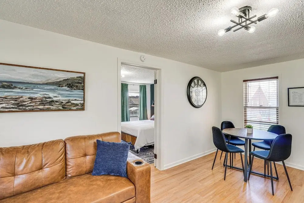 Jefferson City Bungalow: Hot Tub & Patio!
