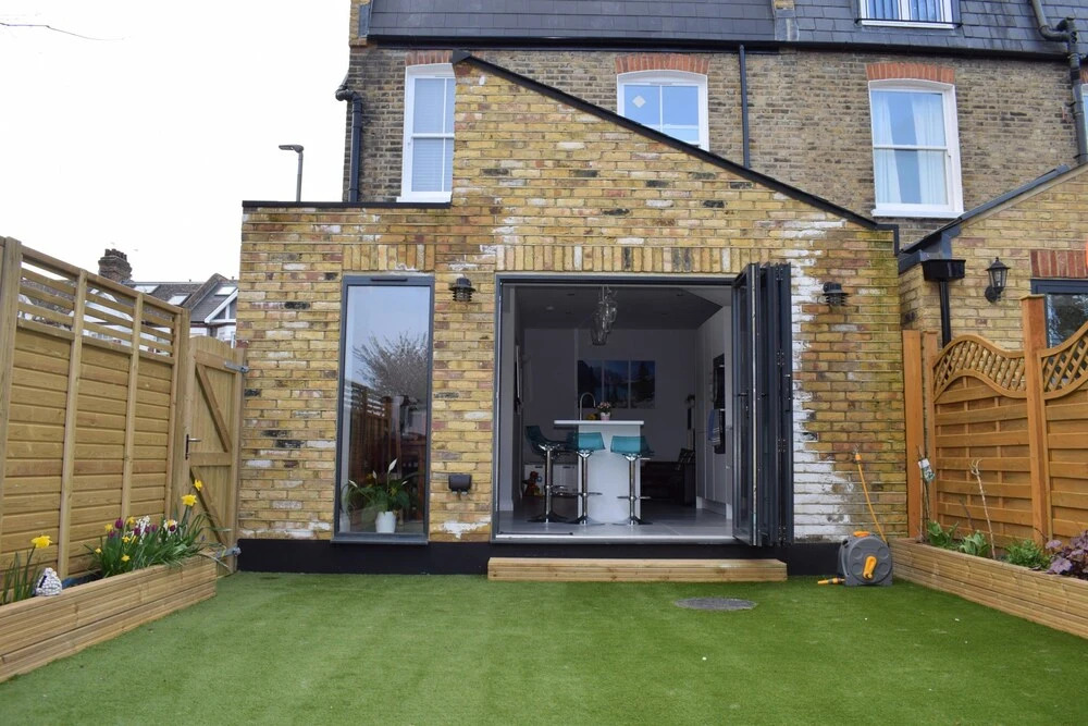 Modern Family Home Near Wimbledon With Garden