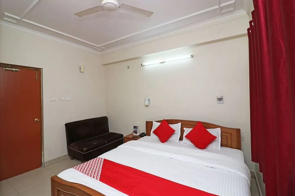 OYO 29941 Hotel Hukum Palace