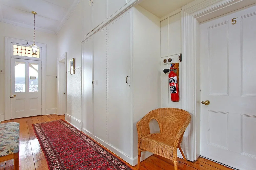 Hillcrest Manor Guesthouse