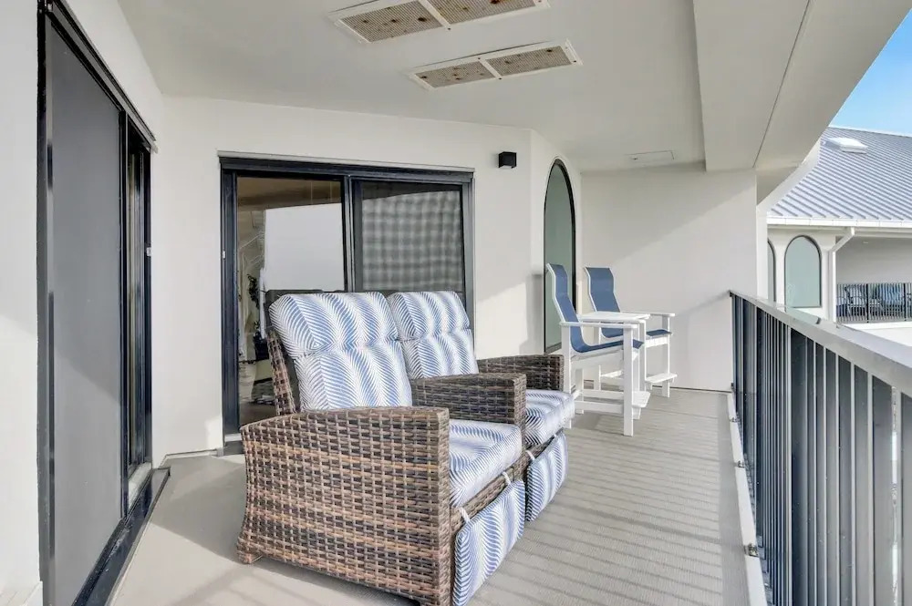 516 Seascape Oceanfront Condo With Pool Access in Wild Dunes
