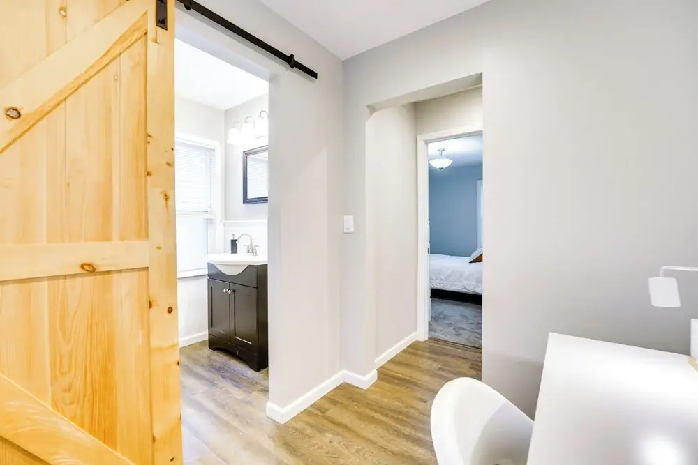 Wfh friendly Home in Dearborn: Dogs Welcome
