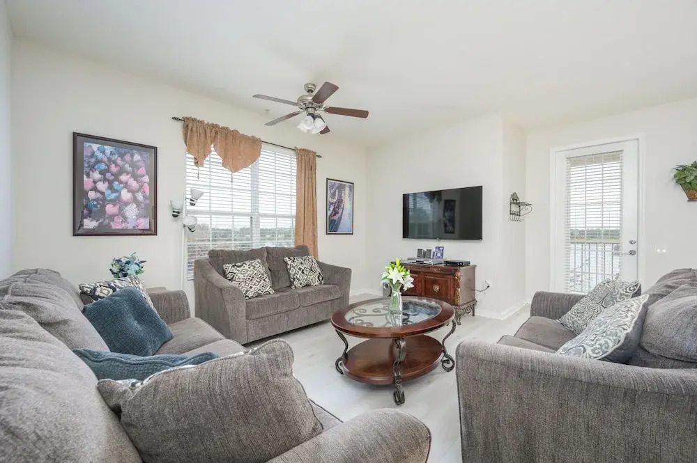 Epic Universe Vista Cay Lakeview Condo - 1019