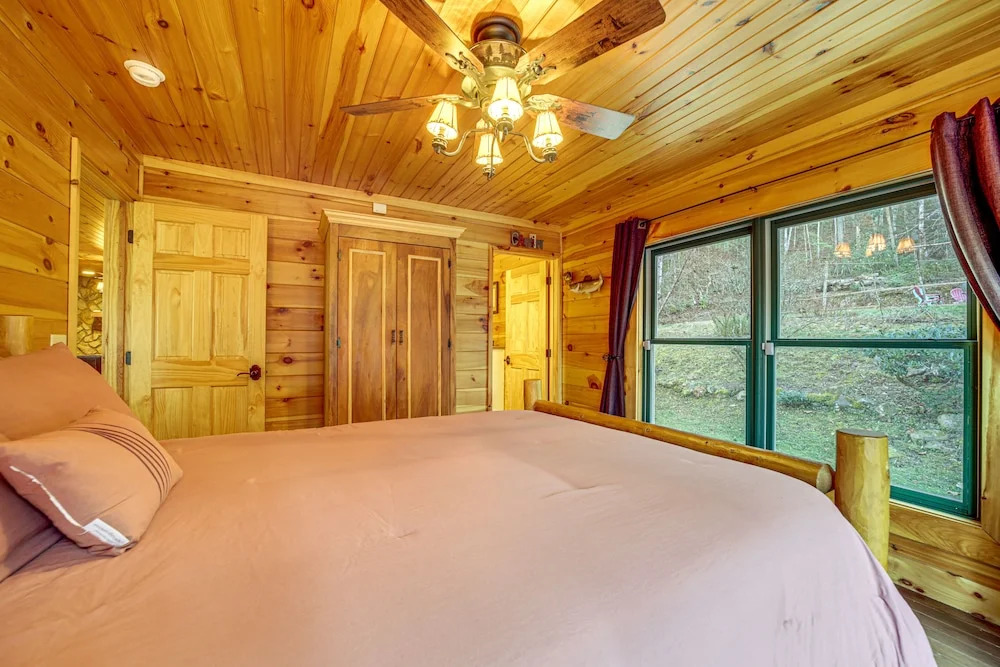 'twin Creeks Lodge' w/ Hot Tub < 1 Mi to Lake!