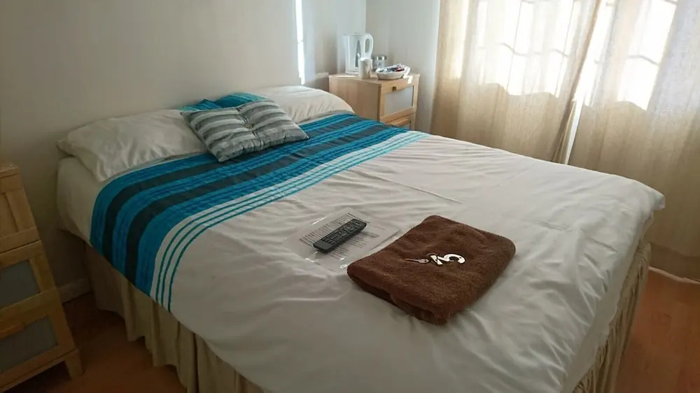 En suite shower room Double room with 1 double deyr