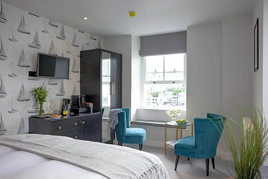 Golden Vanity Suite