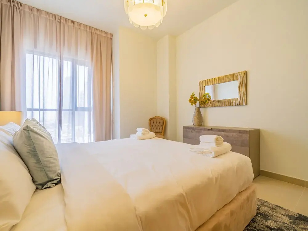 Monty - Incredible Burj Khalifa View From this Vibrant Apt