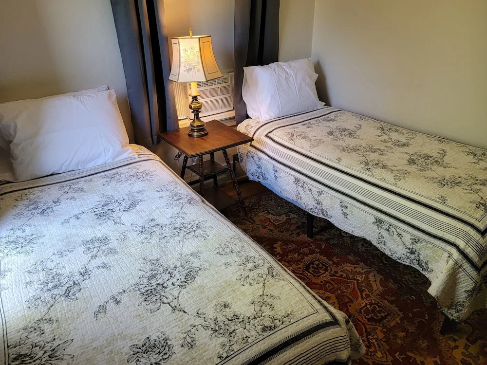 Hawks House Inn