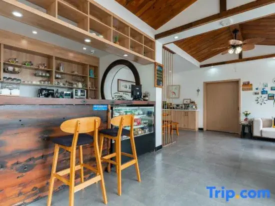 Xiangshan Morning Mountain Evening Sea Homestay