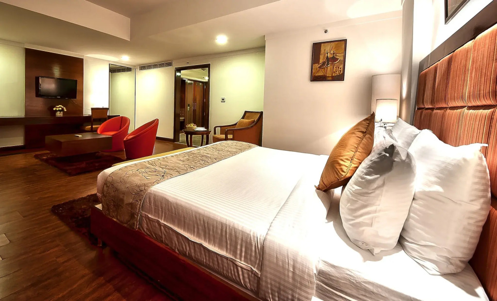 The Golden Plaza Hotel