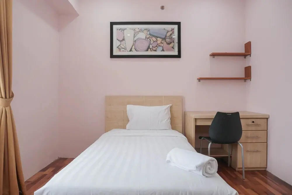 Homey and Modern with City View 2BR Poins Square Apartment