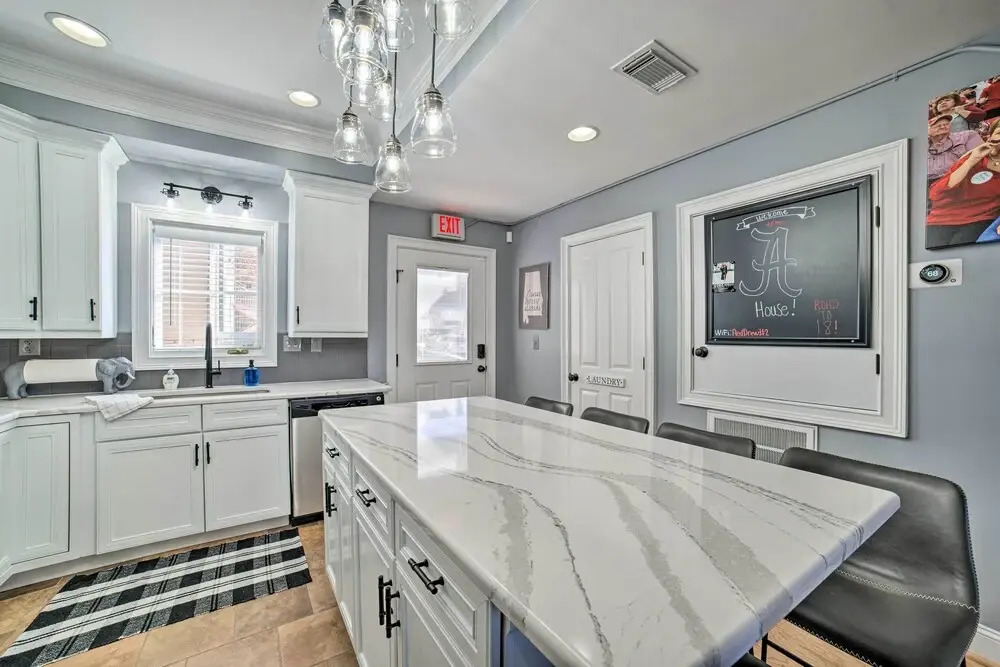 Modern Retreat ~ 1/2 Mi to Bryant-denny Stadium