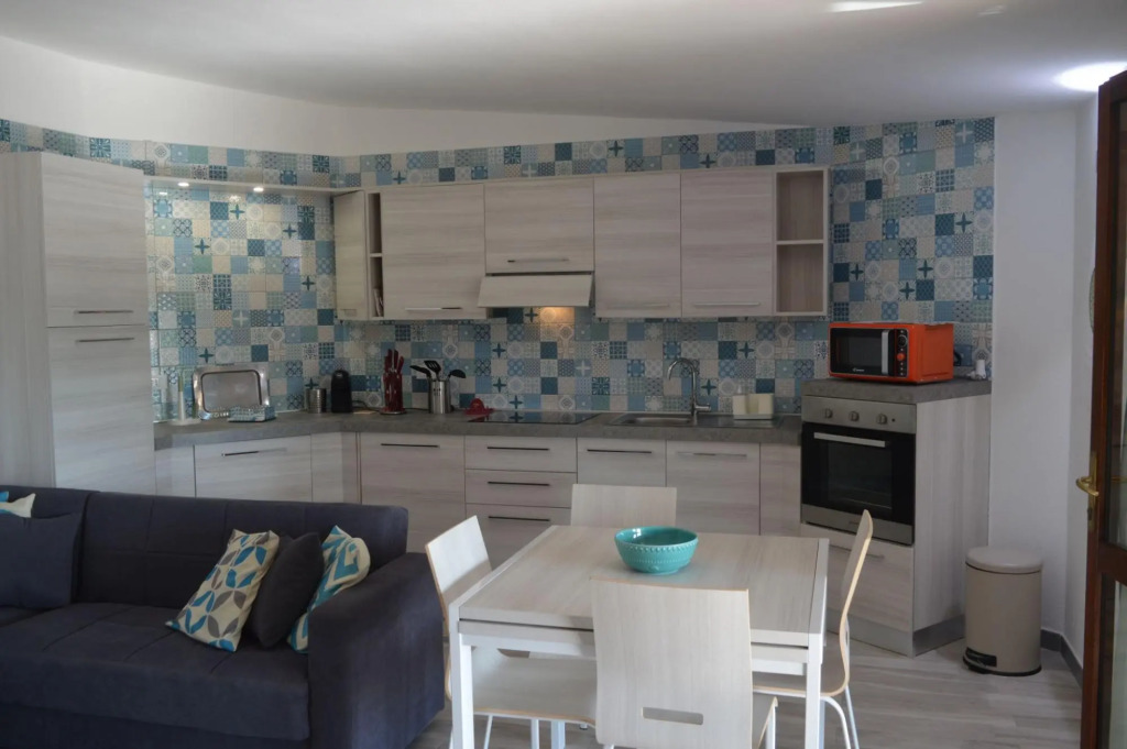 Seafront house in Porto Taverna, independent and 100 meters from the beach with a beautiful view of-Casa Porto Taverna