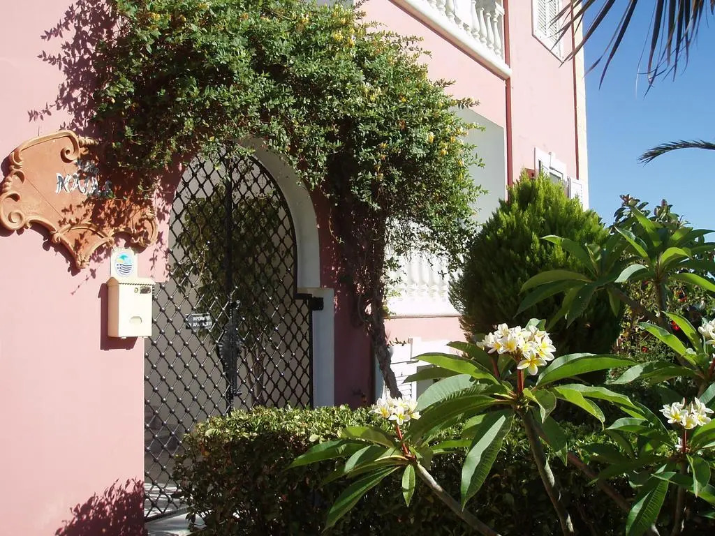 Villa Naias