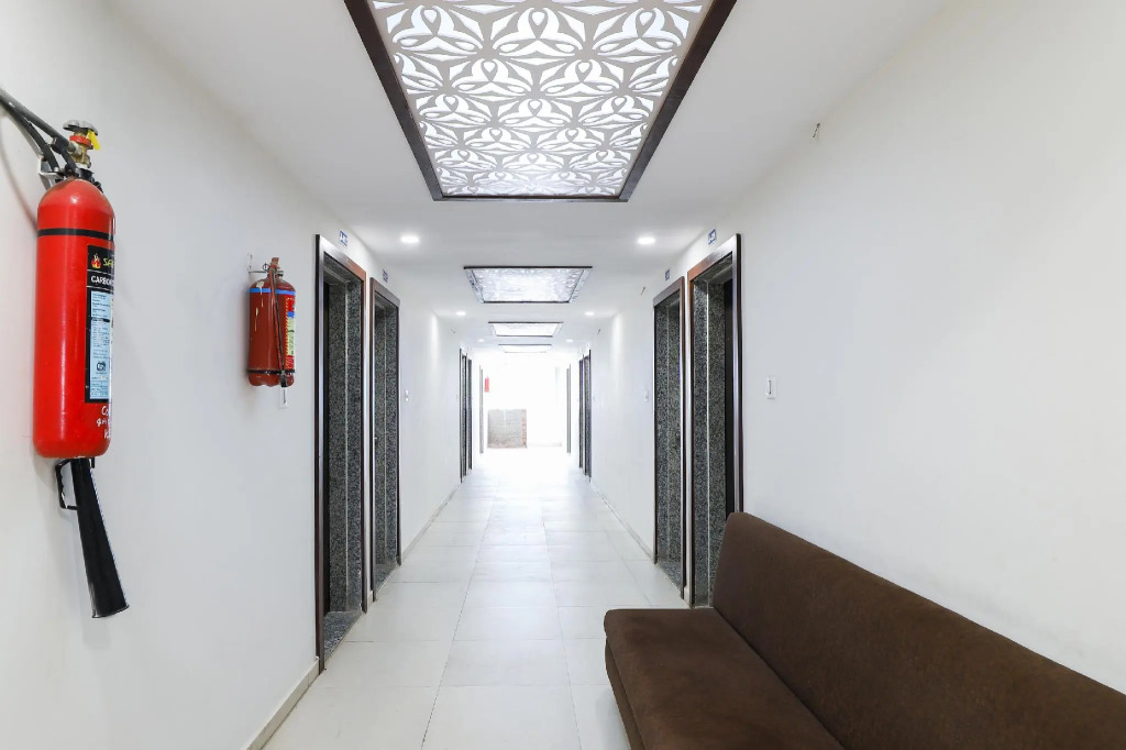 OYO 48388 Hotel Maan Palace