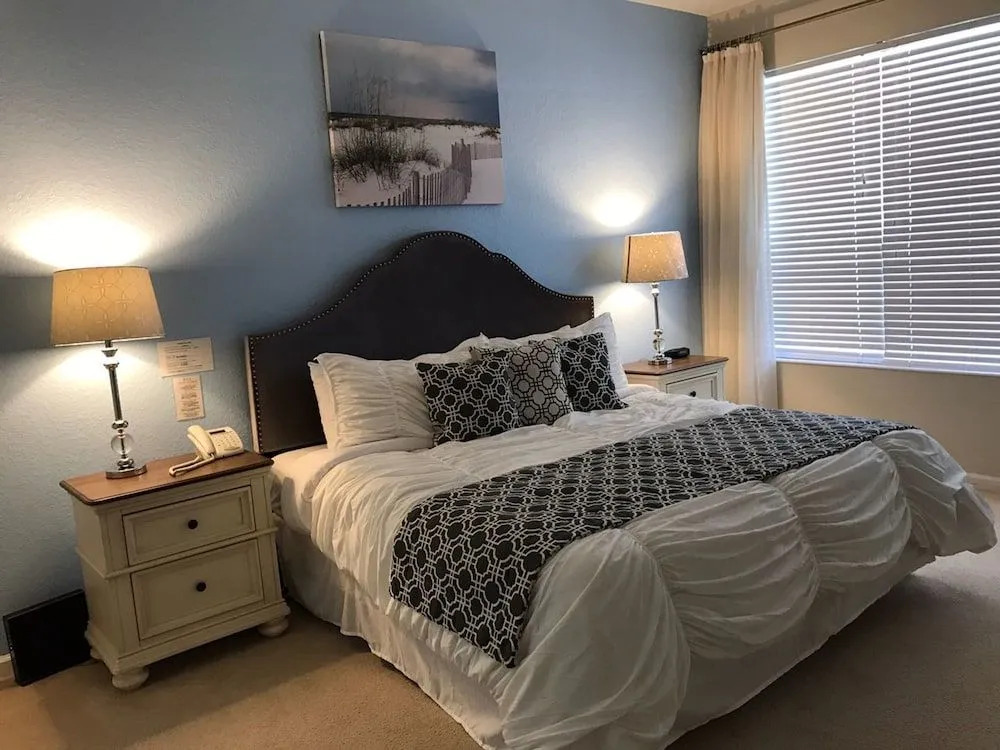 Villa 2625 Pawnall Windsor Hills