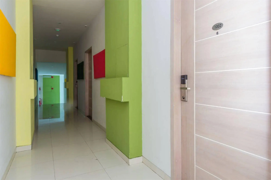RedDoorz Plus @ Gunung Salak Street